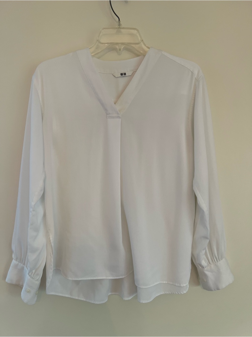 Uniqlo White V-Neck Long Sleeve Blouse